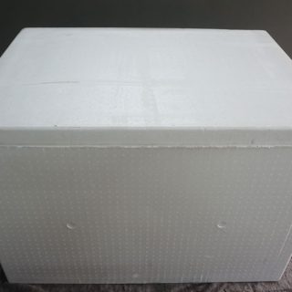 Thùng Xốp đựng 6 cây đá 113cm x 82cm x 77cm ( thùng xốp size lớn ) Giá / Size Thùng Xốp Kích thước thùng xốp 15kg